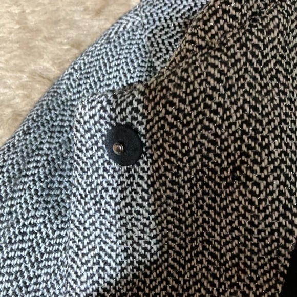 Swing jacket with faux leather piping and large button detail. Size 2 - Picture 8 of 11